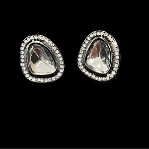 Black polish crystal clear studs